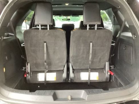 Used 2017 Ford Explorer XLT w/ Equipment Group 202A FWD image 9