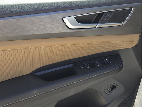 New 2026 Volkswagen Atlas Cross Sport SE FWD image 17