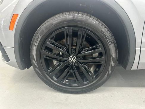 Certified 2022 Volkswagen Tiguan SE R-Line AWD/4WD image 17