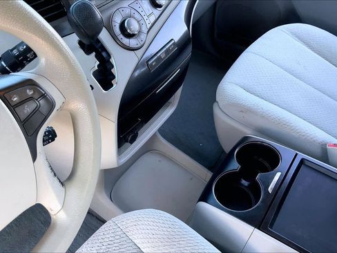 Used 2011 Toyota Sienna LE image 16