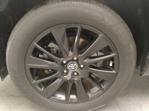 Used 2019 Toyota Highlander SE FWD image 31