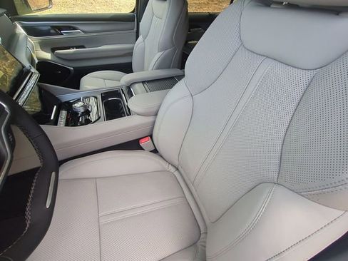 New 2026 Jeep Grand Wagoneer Limited AWD/4WD image 27