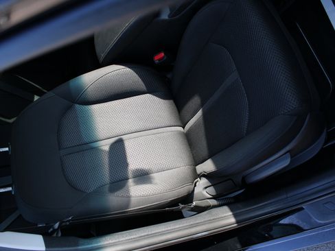 Used 2018 Kia Optima LX w/ 17" Alloy Wheels Package image 12