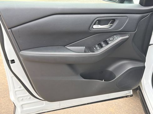 Used 2025 Nissan Rogue SV FWD image 10
