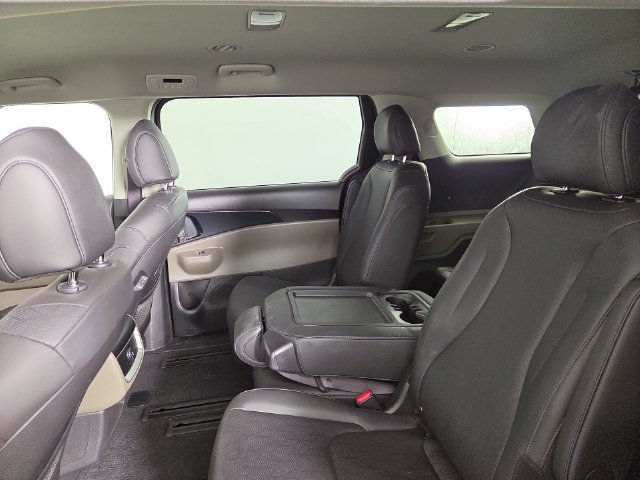Certified 2026 Kia Carnival LXS FWD image 14