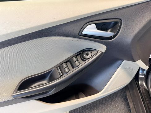 Used 2013 Ford Focus SE FWD image 6