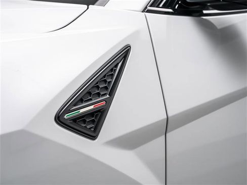 Used 2019 Lamborghini Urus image 16