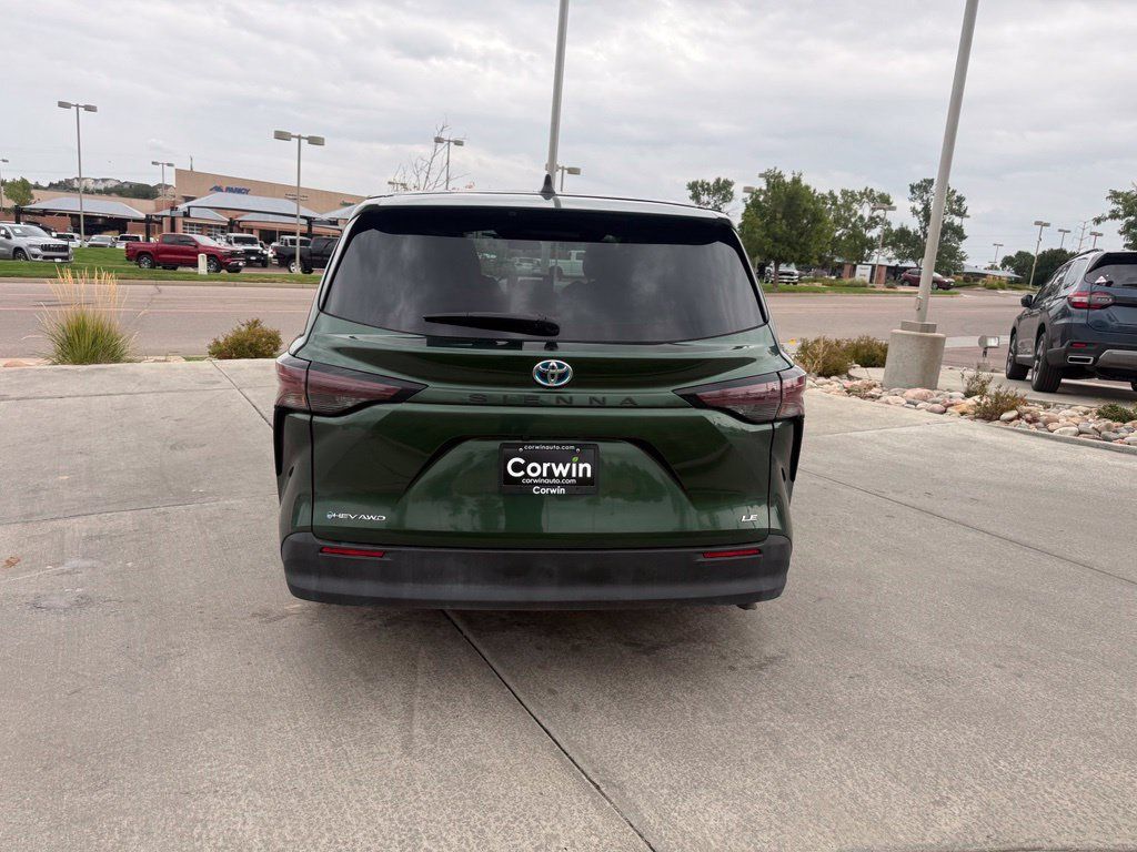 Used 2025 Toyota Sienna LE AWD/4WD image 8