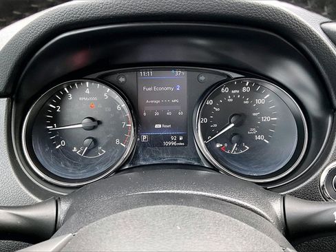 Used 2018 Nissan Rogue SV image 12