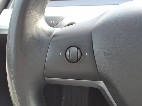 Used 2019 Tesla Model 3 image 11