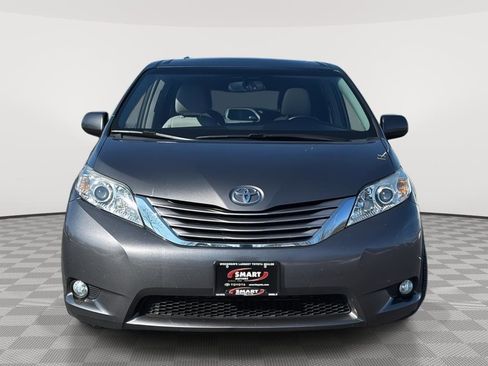 Used 2017 Toyota Sienna XLE FWD image 5