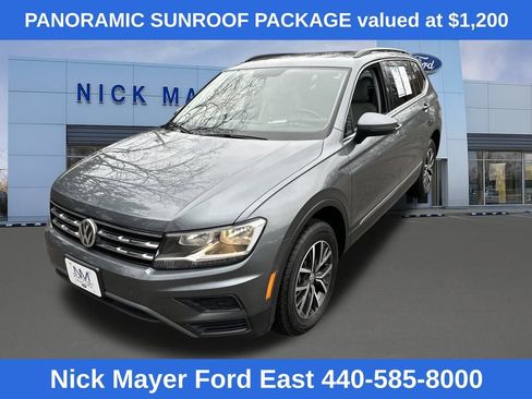 Used 2020 Volkswagen Tiguan SE w/ Panoramic Sunroof Package image 3