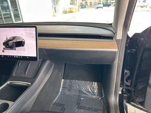 Used 2022 Tesla Model Y Performance image 24