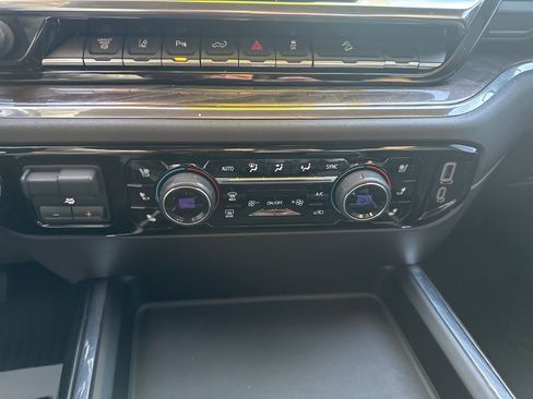 Used 2024 Chevrolet Silverado 2500 LTZ w/ LTZ Convenience Package image 21