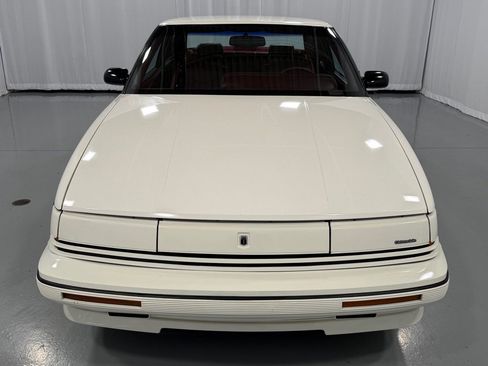 Used 1990 Oldsmobile Toronado Trofeo image 2