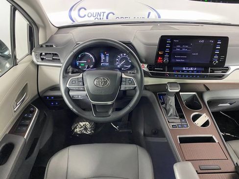 Used 2024 Toyota Sienna XLE image 20