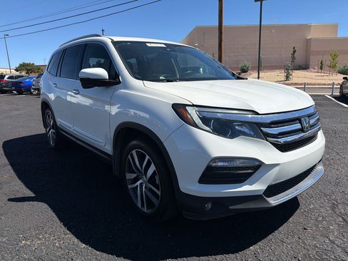 Used 2017 Honda Pilot Touring image 3
