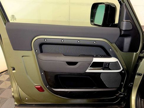 Used 2023 Land Rover Defender 90 S image 11