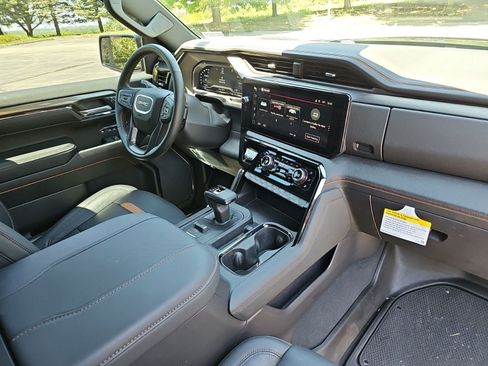 Used 2024 GMC Sierra 1500 AT4 w/ Technology Package AWD/4WD image 13