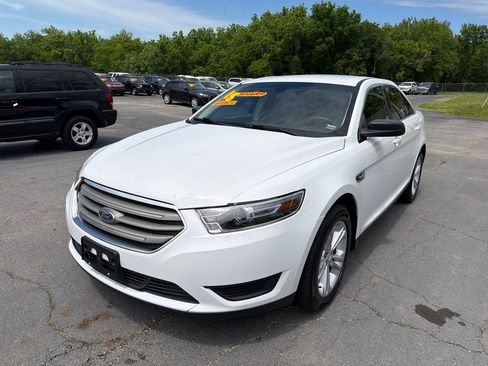 Used 2018 Ford Taurus SE FWD image 2