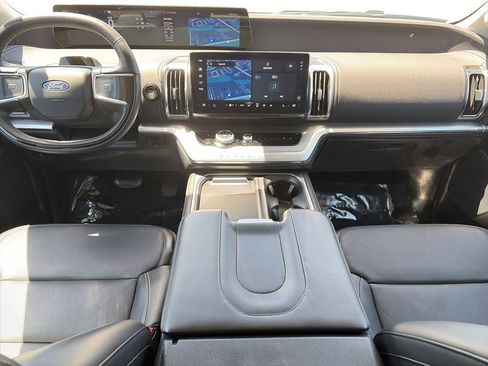 Used 2025 Ford Expedition Platinum AWD/4WD image 13