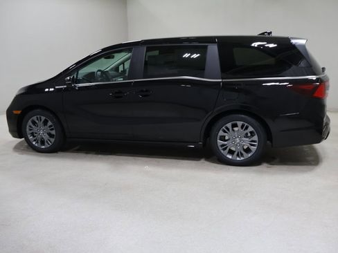 New 2026 Honda Odyssey Touring image 4