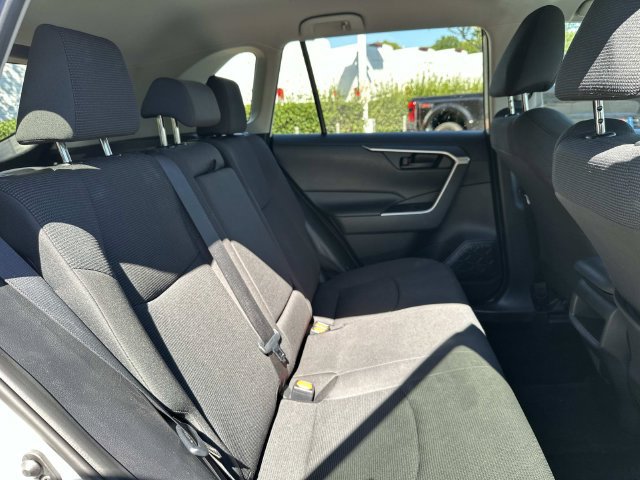 Used 2019 Toyota RAV4 LE AWD/4WD image 30