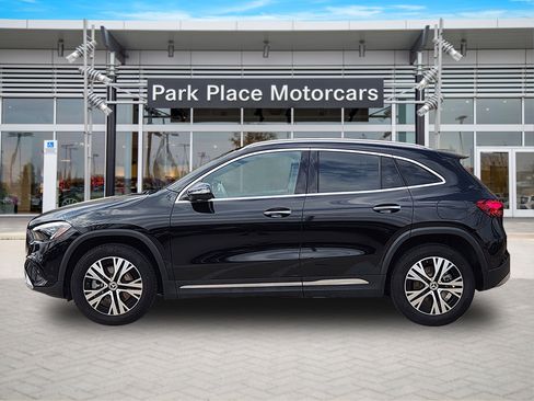 Used 2025 Mercedes-Benz GLA 250 4MATIC image 3