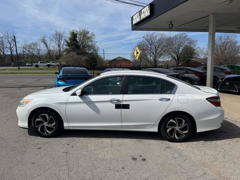 Used 2017 Honda Accord LX image 4