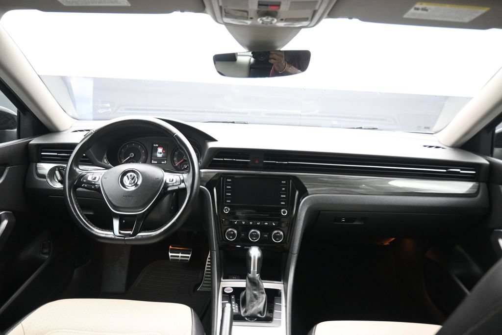 Used 2020 Volkswagen Passat 2.0T R-Line FWD image 40