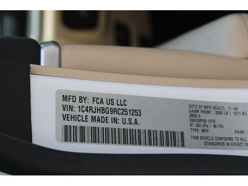 Used 2024 Jeep Grand Cherokee Limited w/ Luxury Tech Group II image 22