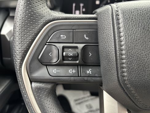 Used 2025 Toyota 4Runner SR5 AWD/4WD image 19