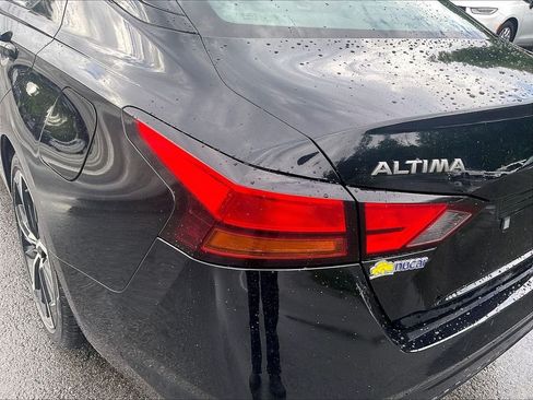 Used 2024 Nissan Altima 2.5 SR w/ SR Premium Package FWD image 32