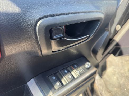 Used 2017 Toyota Tacoma SR5 w/ Tow Package image 11