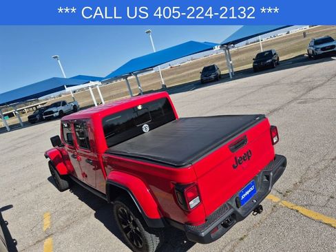 Used 2025 Jeep Gladiator Sport image 5