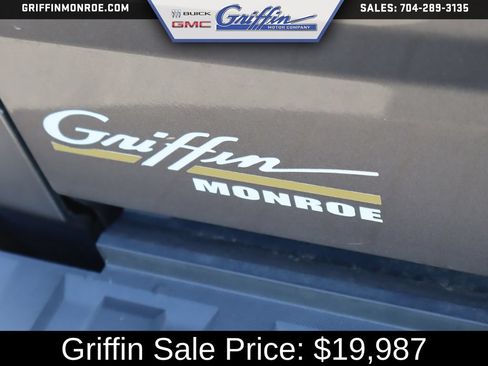 Used 2015 GMC Sierra 1500 SLT w/ SLT Crew Cab Value Package AWD/4WD image 12