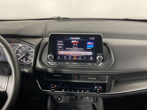 Used 2025 Nissan Rogue SV FWD image 13