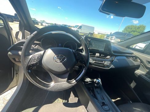 Used 2018 Toyota C-HR XLE FWD image 10