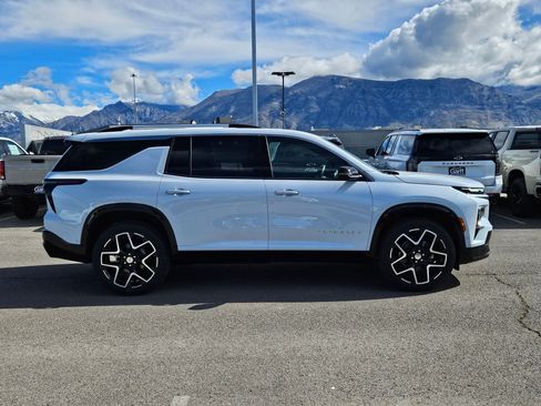 New 2026 Chevrolet Traverse High Country AWD/4WD image 2