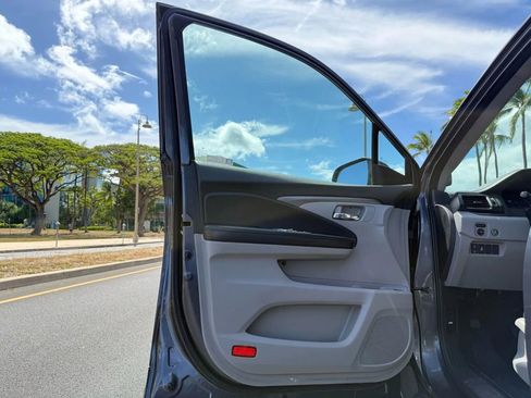 Used 2019 Honda Pilot LX image 8