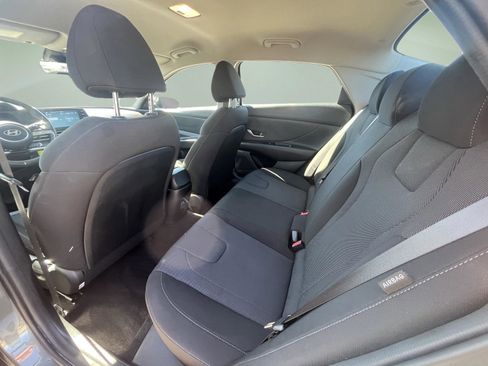 Used 2025 Hyundai Elantra SE w/ Cargo Package FWD image 27