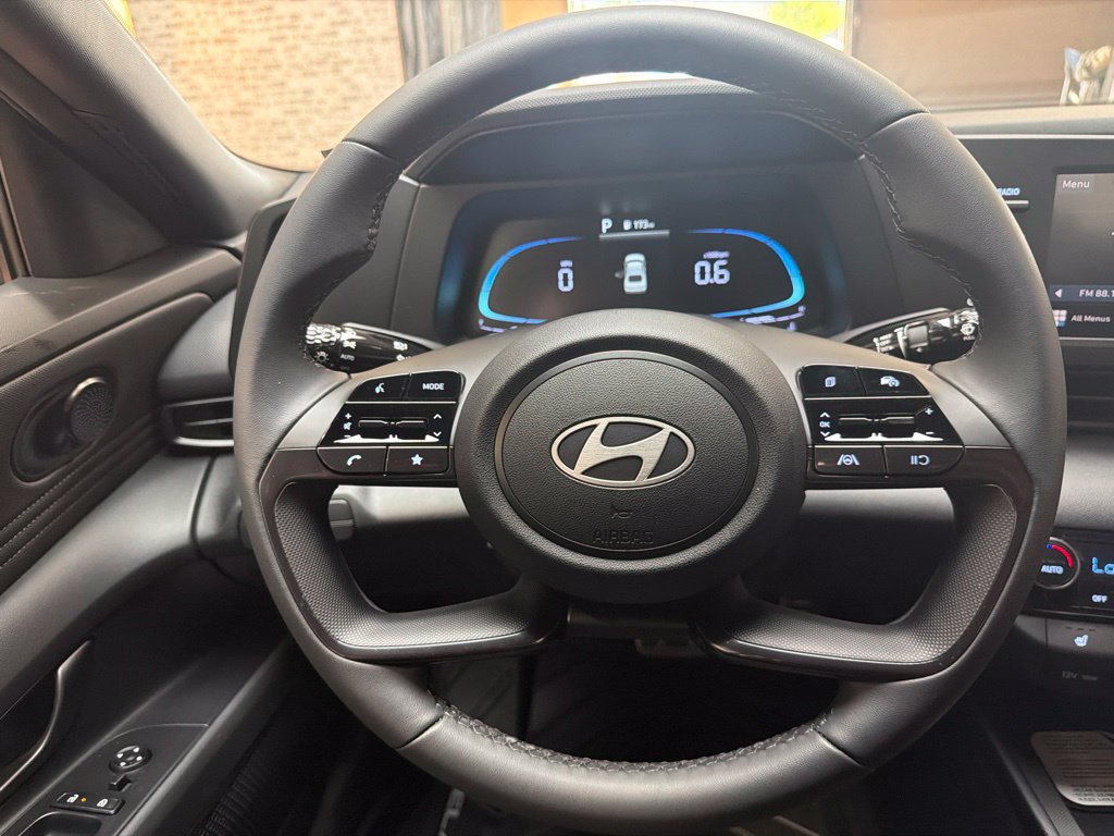 New 2026 Hyundai Elantra SEL Sport FWD image 18