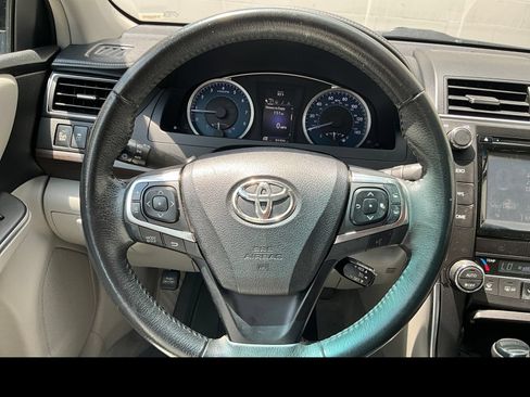 Used 2016 Toyota Camry XLE w/ Moonroof Package FWD image 3