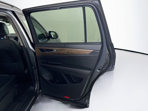 Used 2024 Volkswagen Atlas SE AWD/4WD image 32