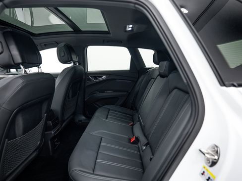 Certified 2025 Audi Q4 e-tron Premium Plus w/ Premium Plus AWD/4WD image 19