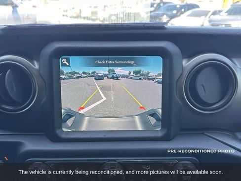 Used 2021 Jeep Gladiator Willys AWD/4WD image 17