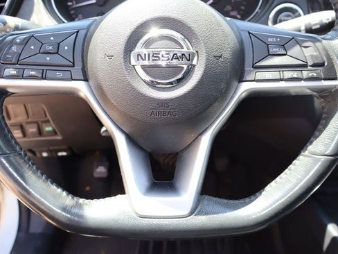 Used 2017 Nissan Rogue SV w/ Midnight Edition AWD/4WD image 9