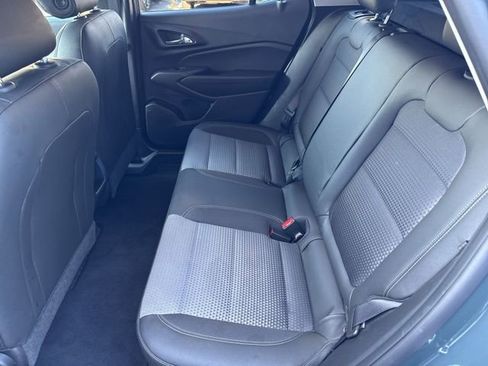 Used 2025 Chevrolet Trax LT FWD image 18