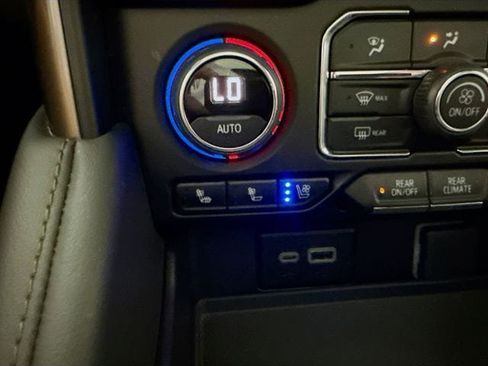 Used 2024 Chevrolet Tahoe High Country w/ Premium Package image 22