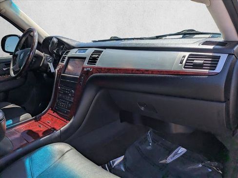 Used 2013 Cadillac Escalade Premium RWD image 24